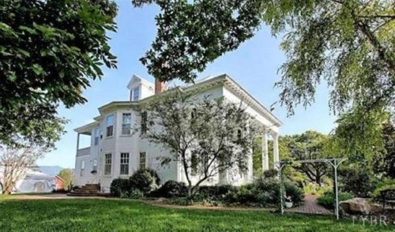 Winridge Manor Bed And Breakfast Madison Heights Bagian luar foto
