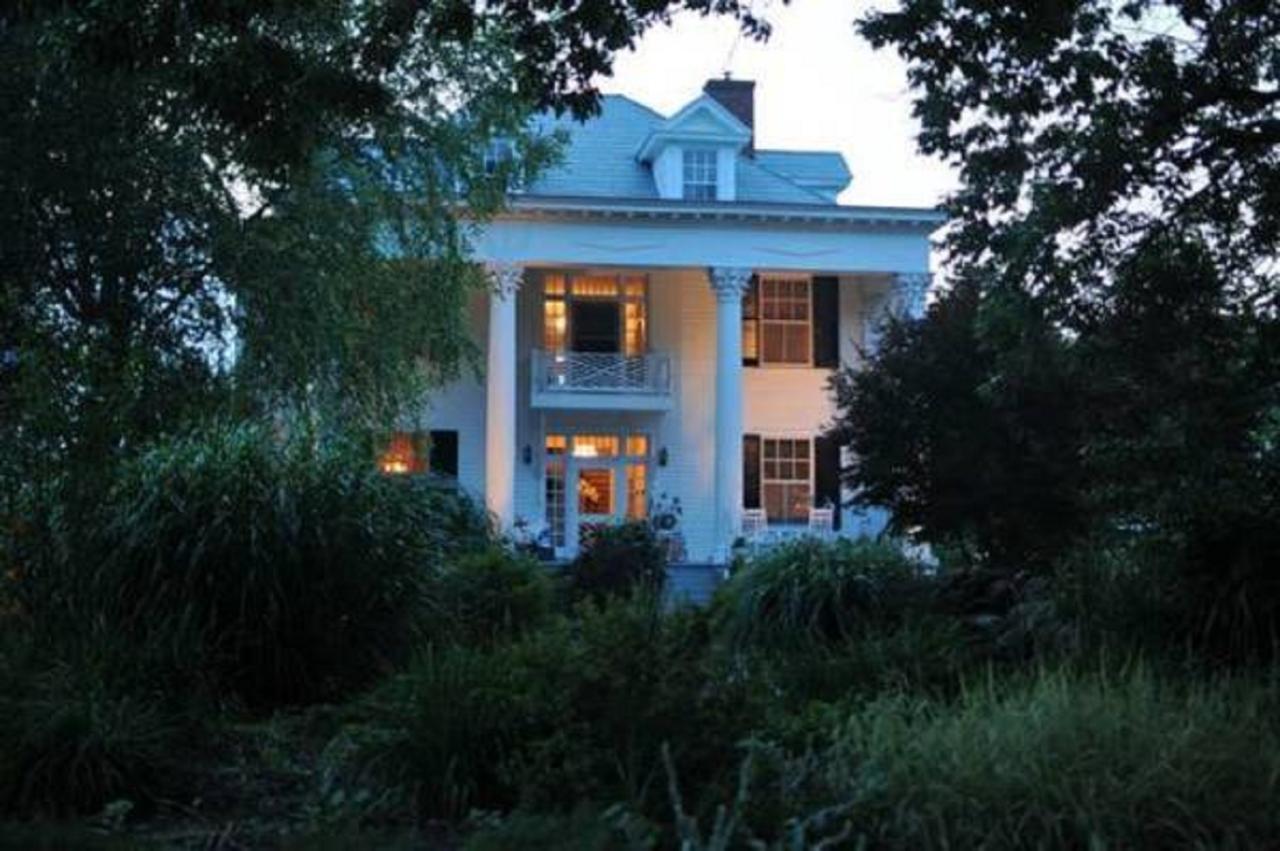Winridge Manor Bed And Breakfast Madison Heights Bagian luar foto