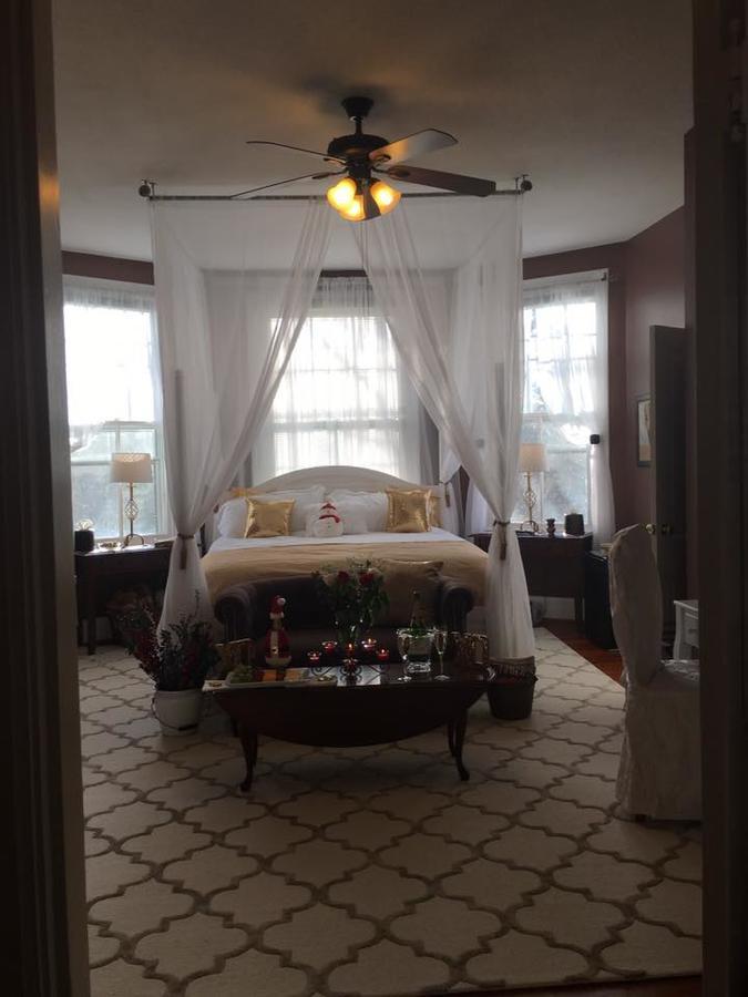 Winridge Manor Bed And Breakfast Madison Heights Bagian luar foto