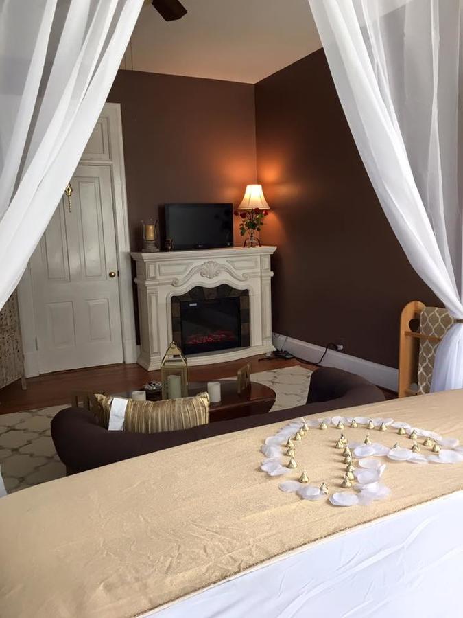 Winridge Manor Bed And Breakfast Madison Heights Bagian luar foto